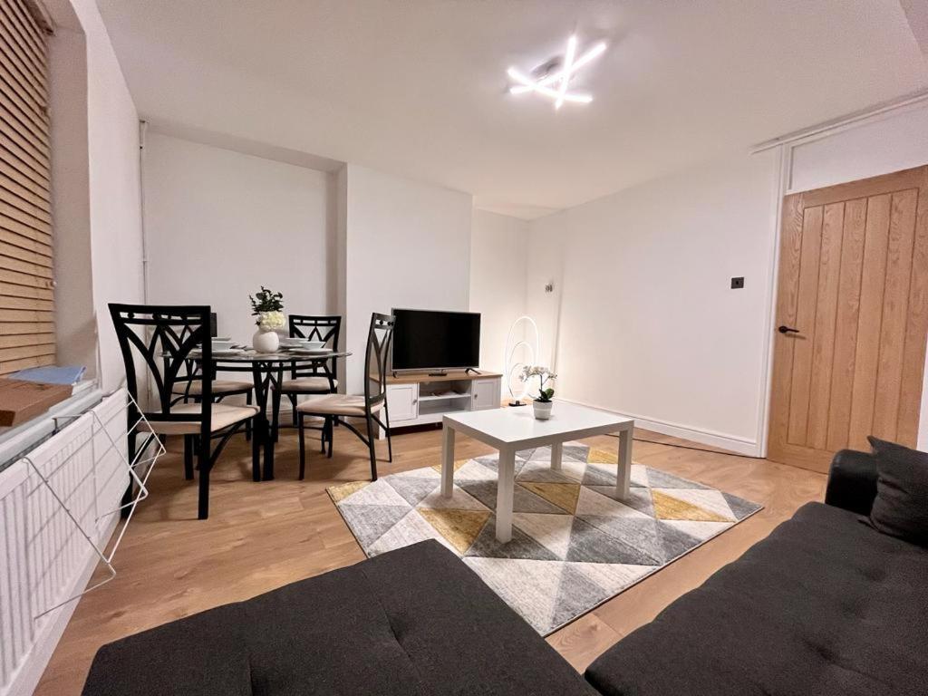 Flat - Good Access To And More! Apartment