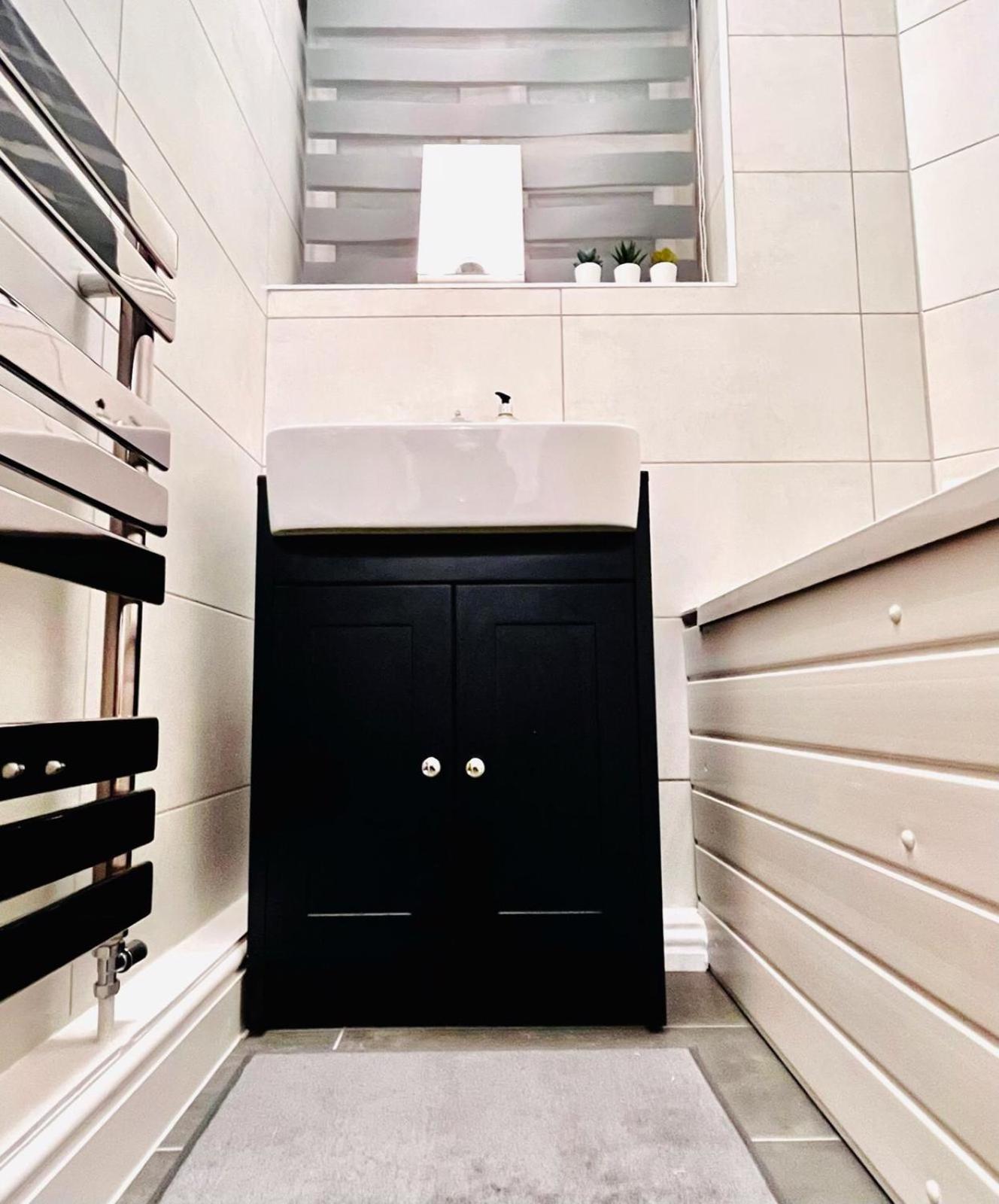 Apartment Flat - Good Access To And More! *