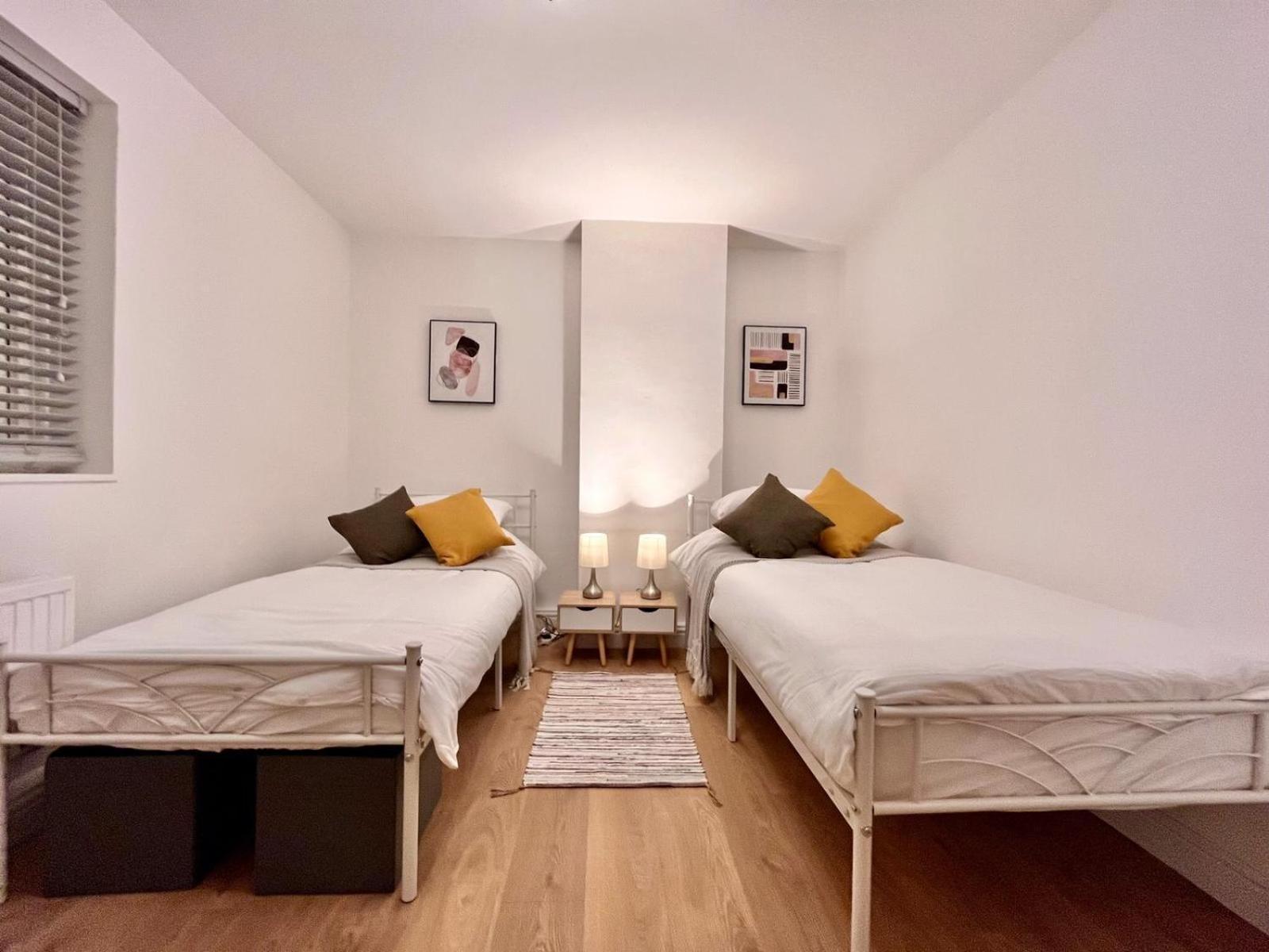 Apartment Flat - Good Access To And More! London