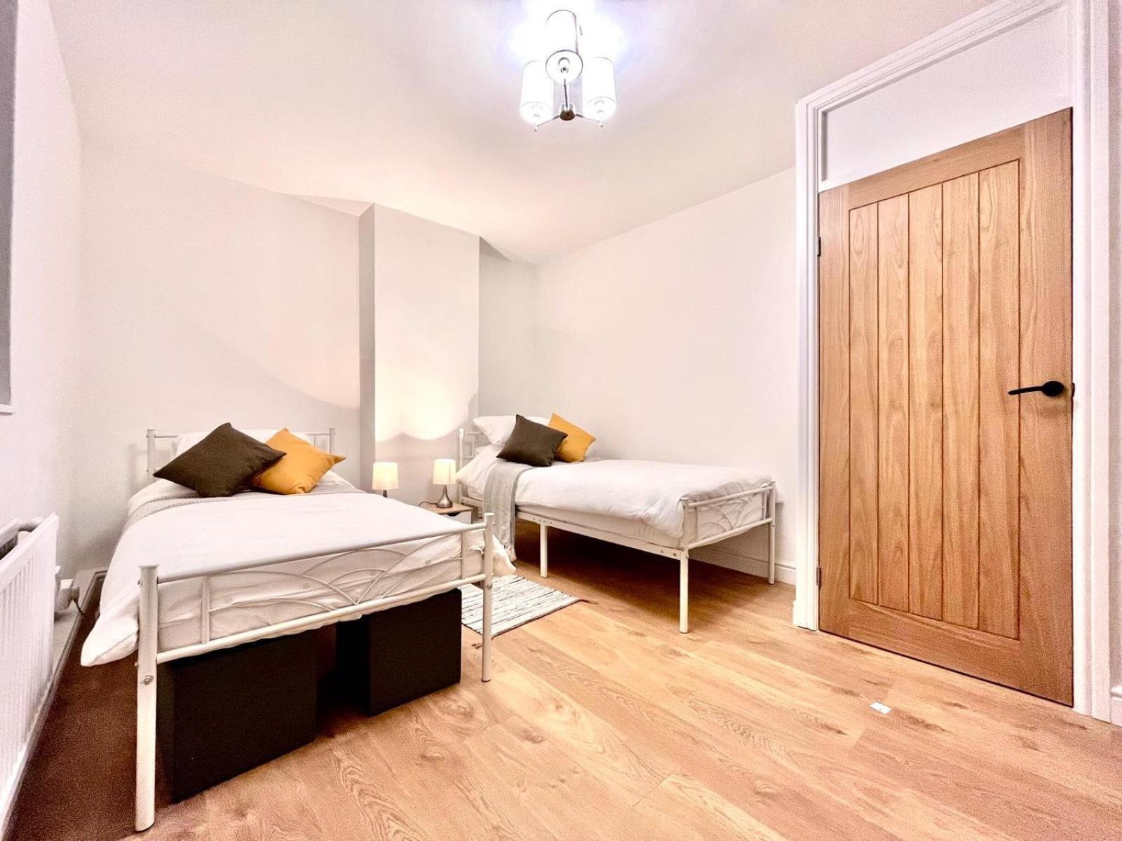 Flat - Good Access To And More! Apartment