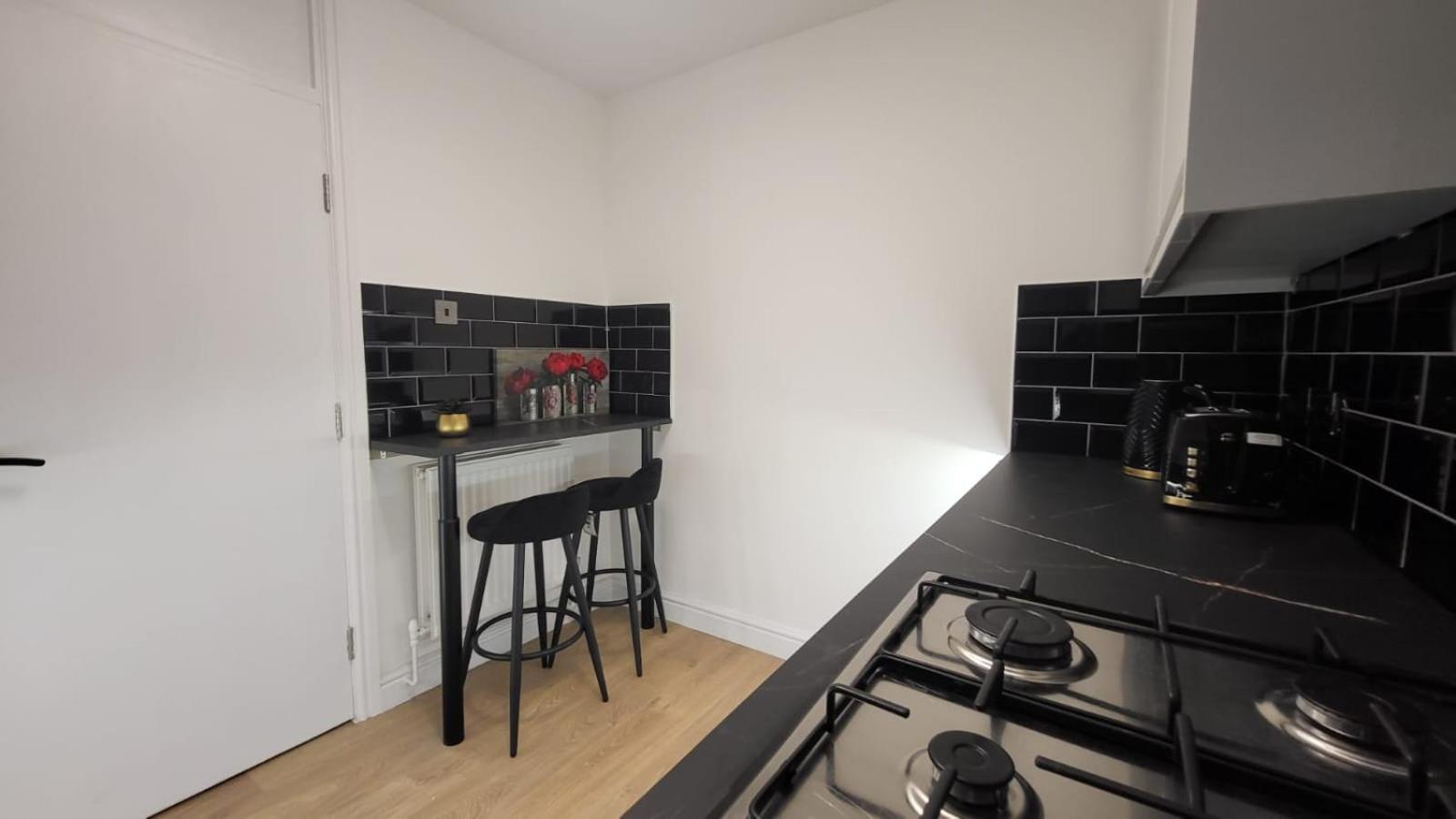 Flat - Good Access To And More! Apartment *